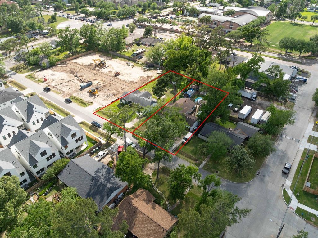 Photo of 1425 Caywood Lane, Houston, TX 77055 (MLS # 28298980)