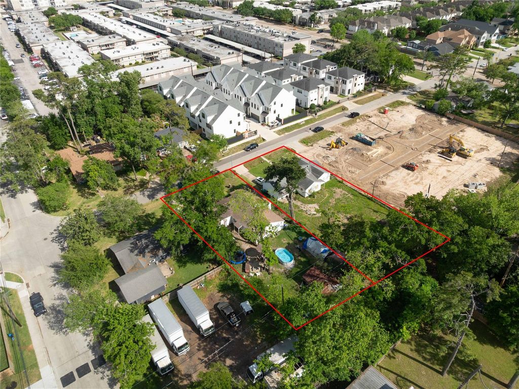 Photo of 1425 Caywood Lane, Houston, TX 77055 (MLS # 28298980)