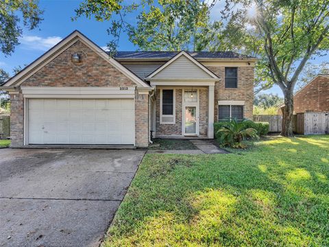 Photo of 2313 Lynn Drive, Pearland, TX 77581 (MLS # 47398888)