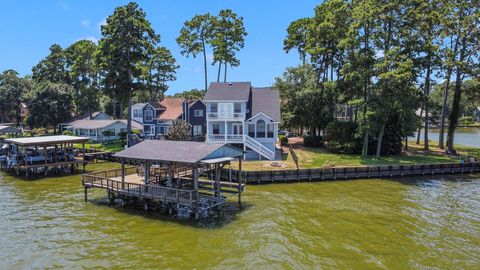 Photo of 154 Point Drive, Onalaska, TX 77360 (MLS # 35929609)