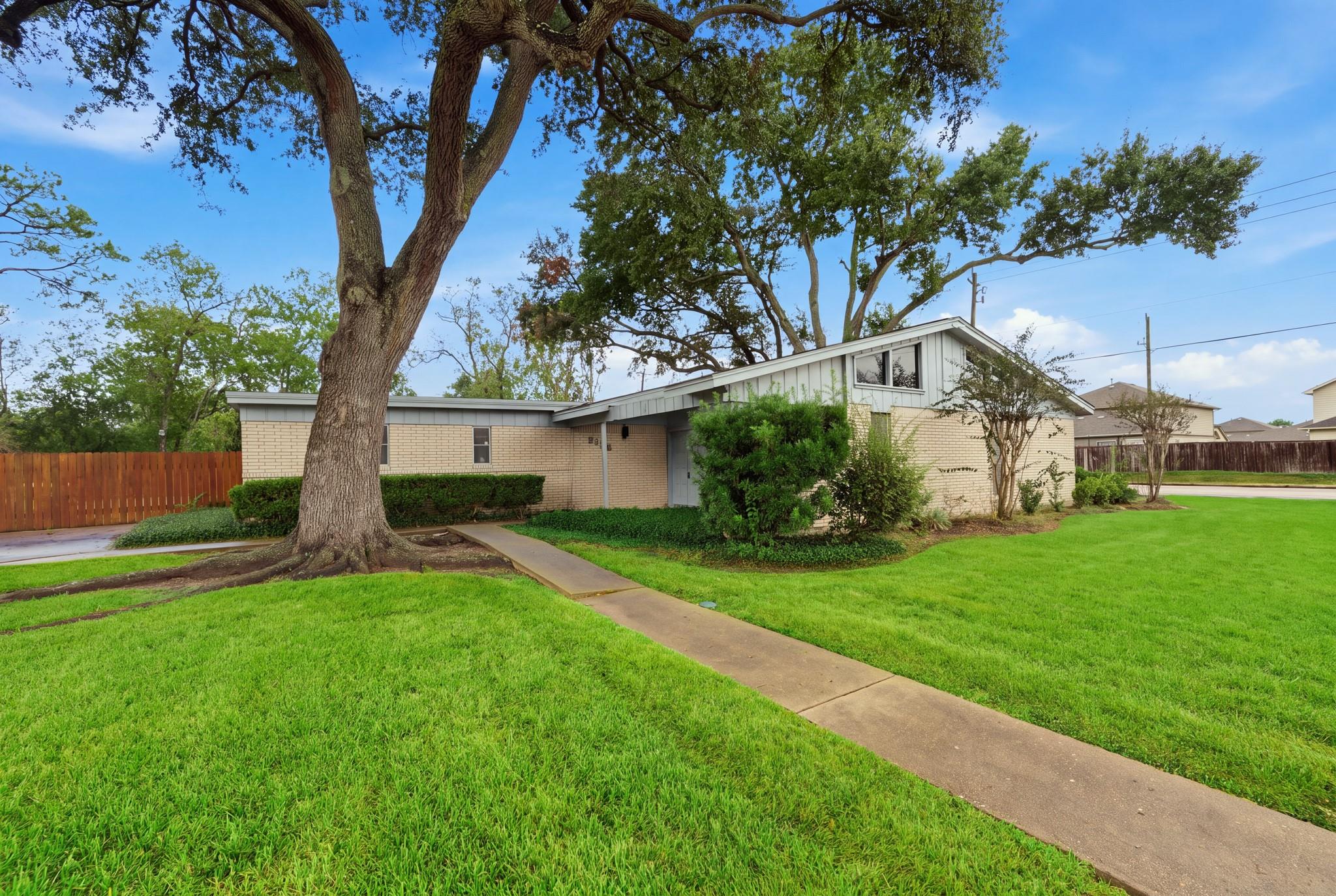 3135 Main Avenue