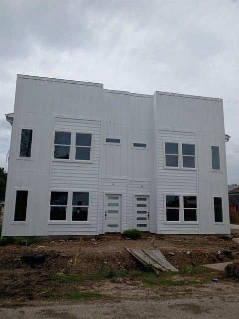 Multifamily For Sale - 4357 Elmwood Street #A-D<br/> Houston, TX 77051