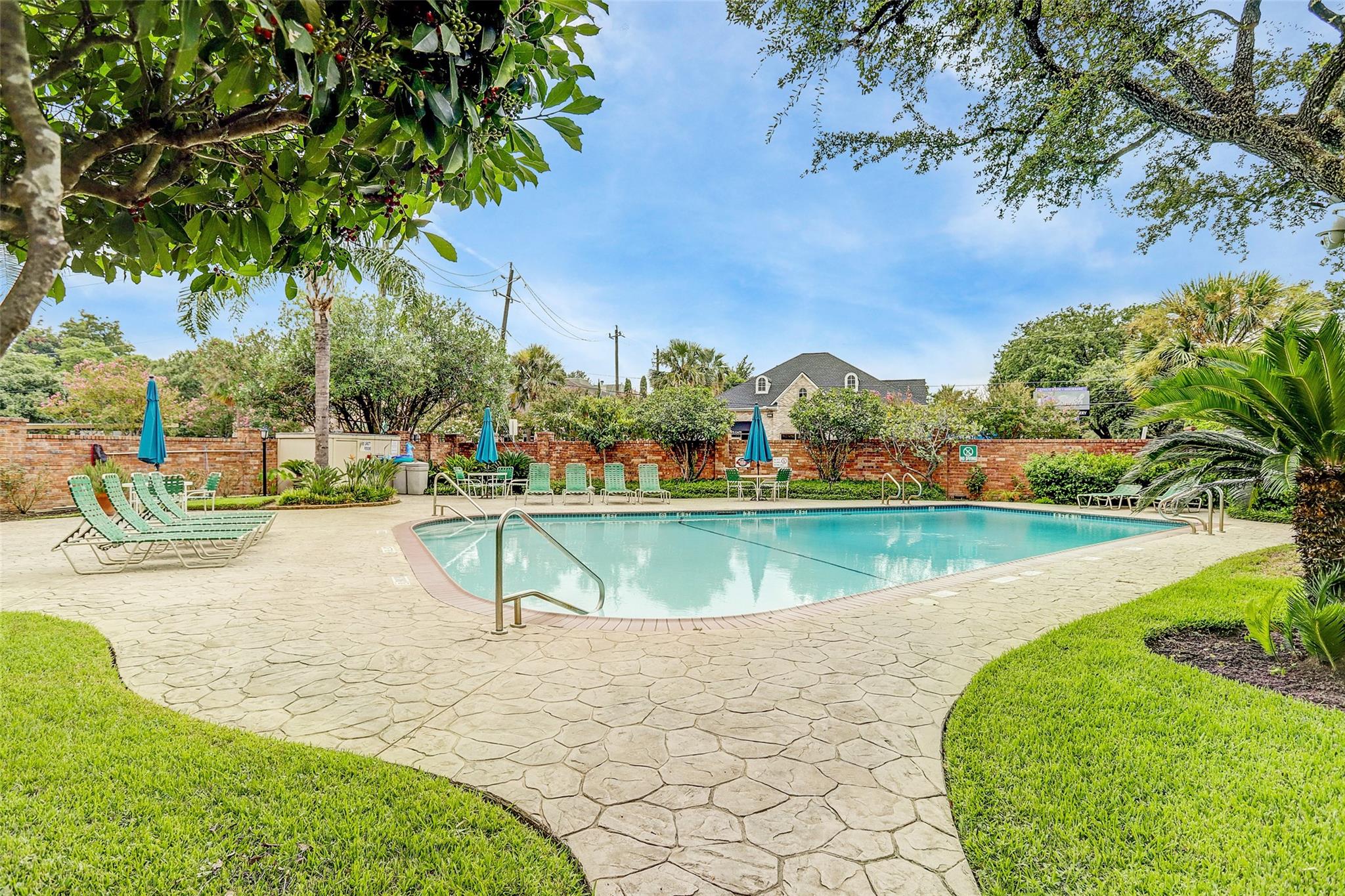 1601 S Shepherd Drive 207