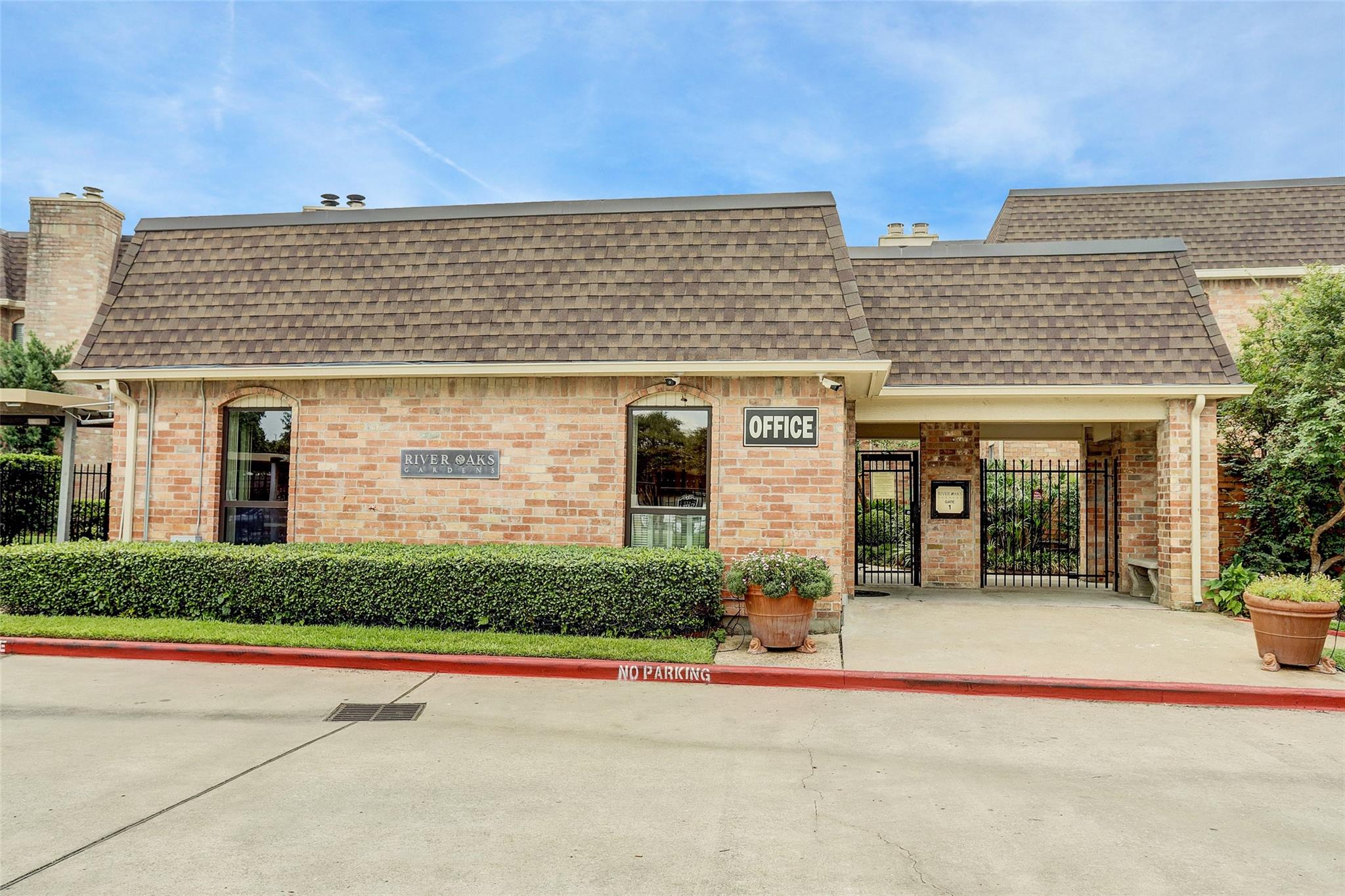 1601 S Shepherd Drive 207