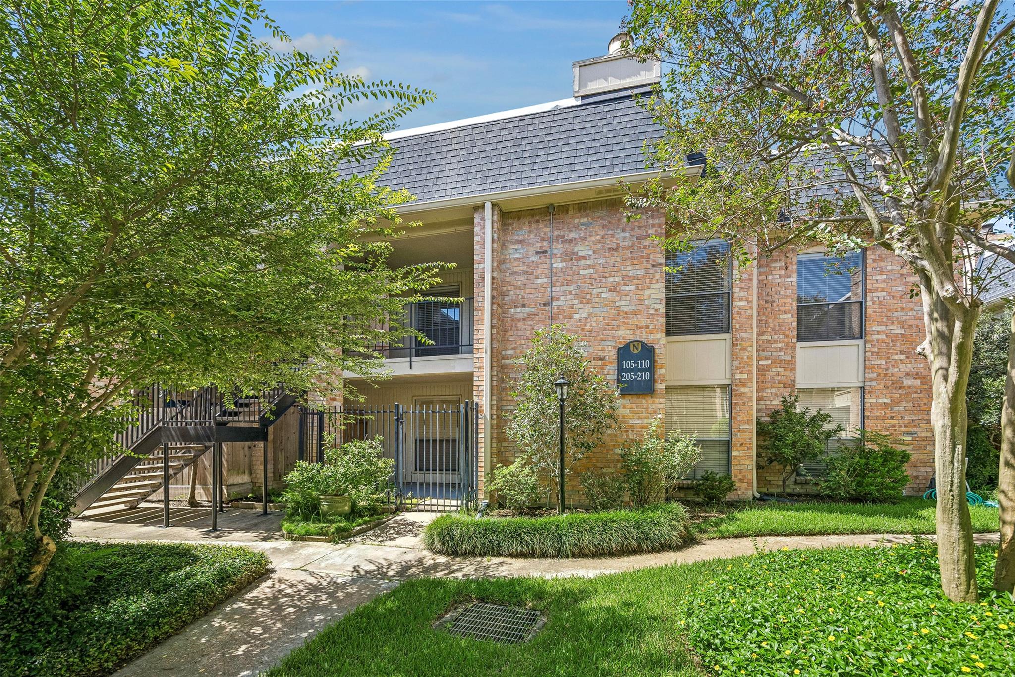 1601 S Shepherd Drive 207