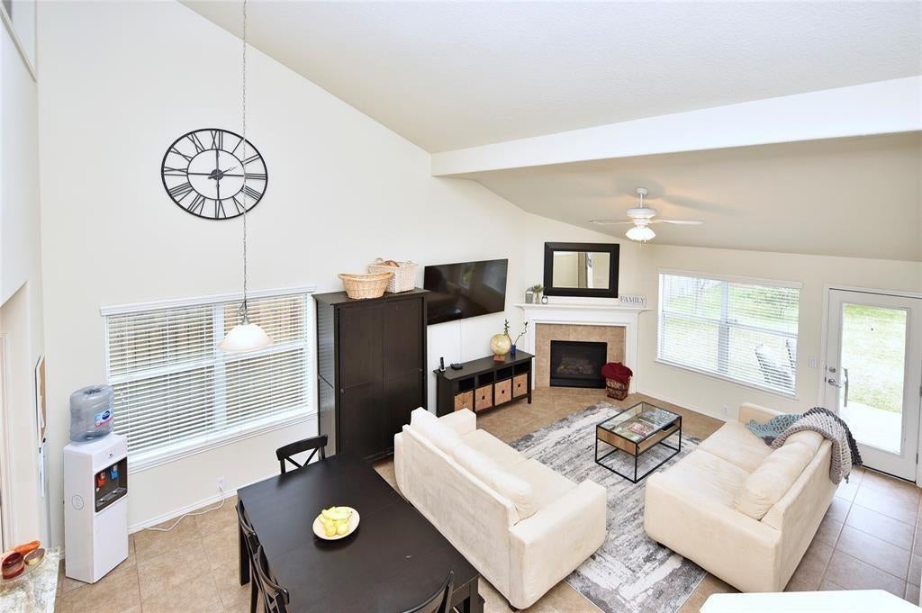 7215 Ravenswood