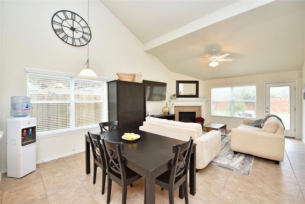 7215 Ravenswood