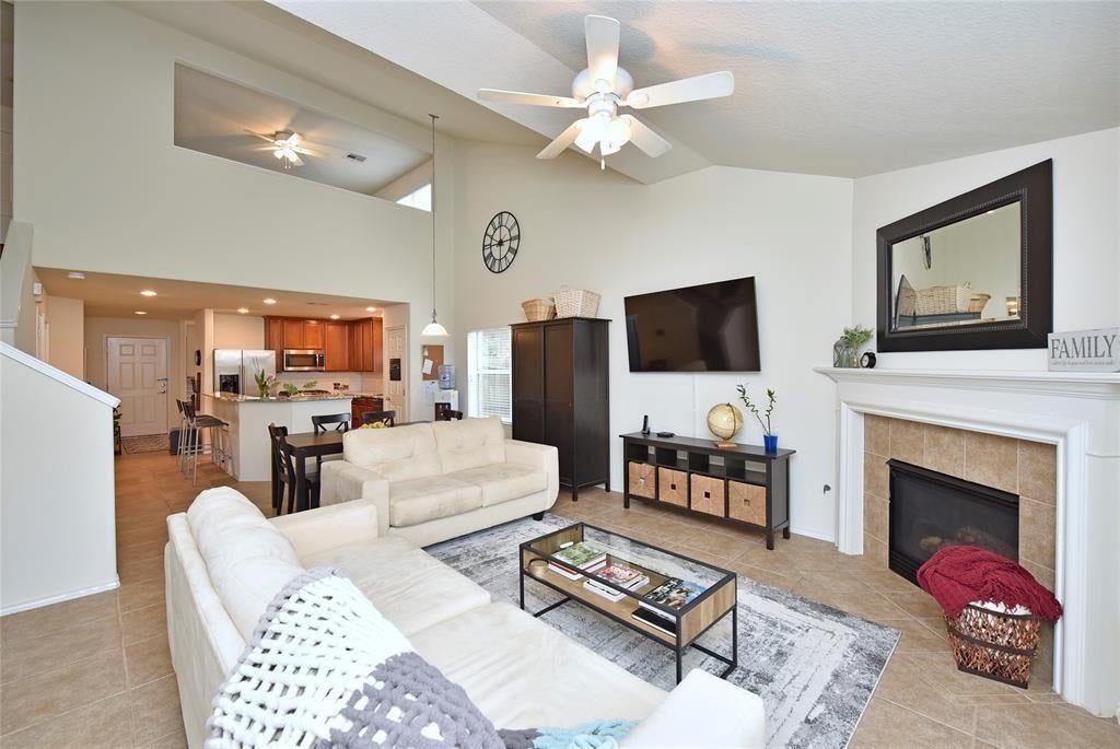 7215 Ravenswood