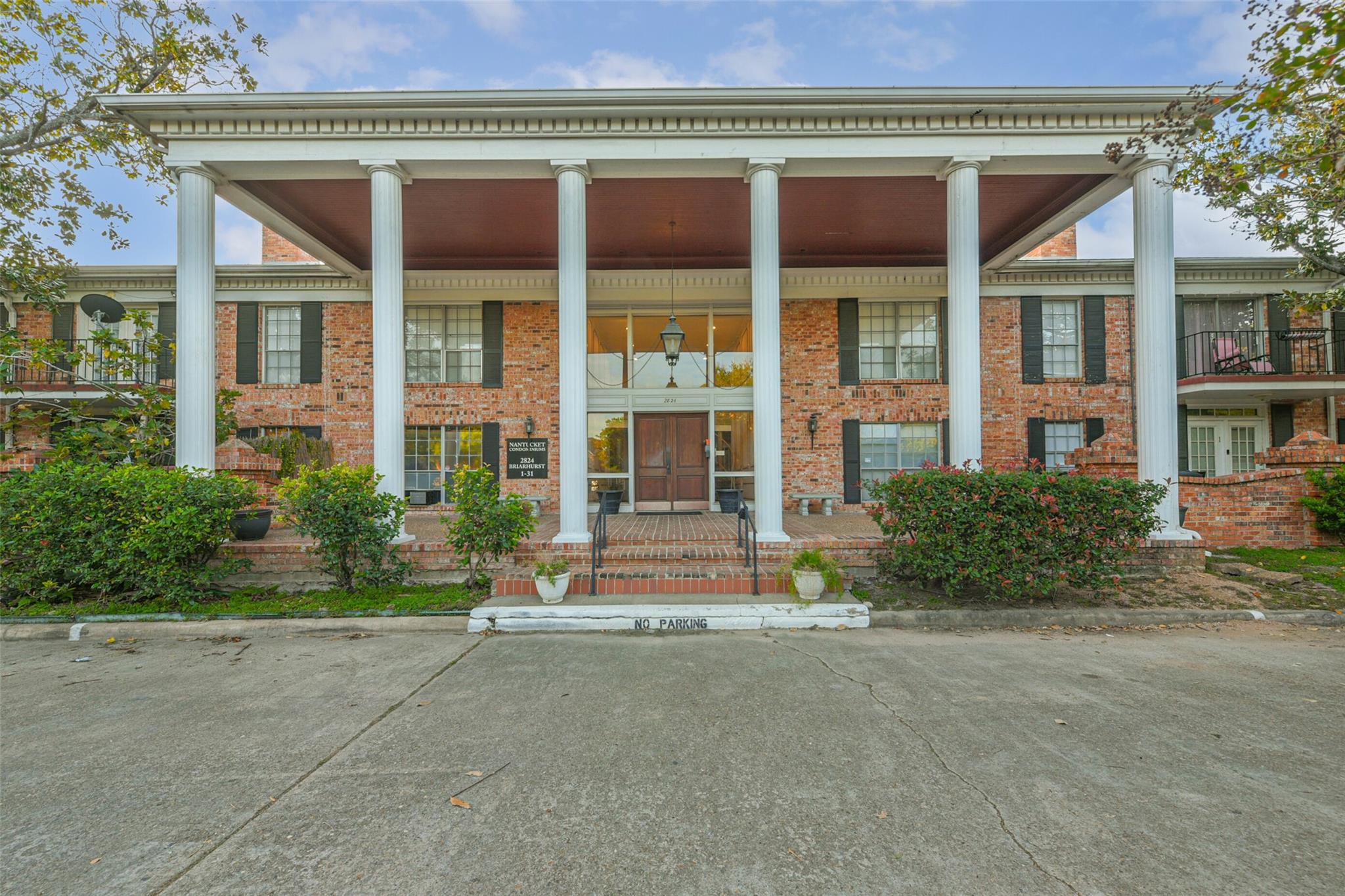 2824 Briarhurst Drive 24
