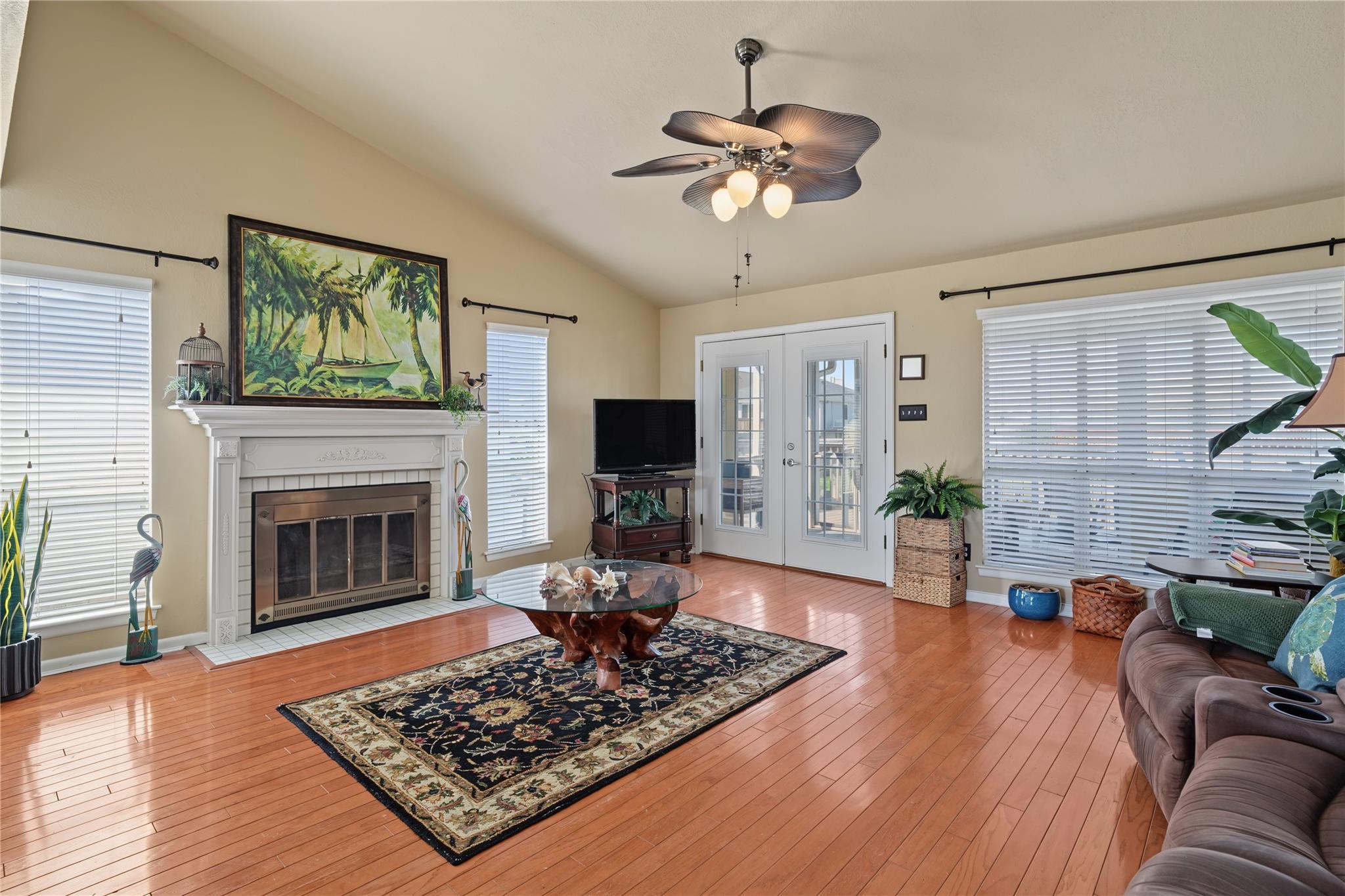 1 N Pelican Street