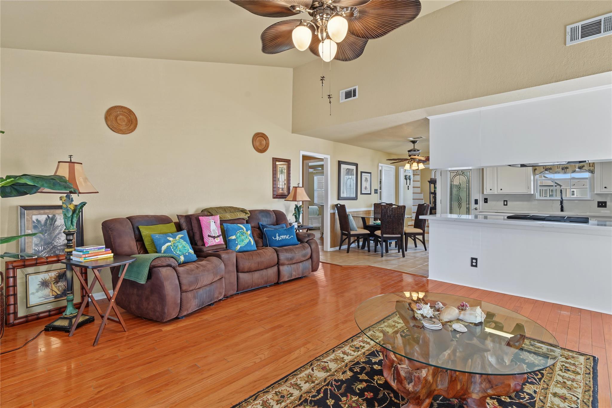 1 N Pelican Street