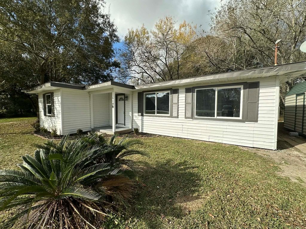 Photo of 614 Fm 1406 Road, Winnie, TX 77665 (MLS # 5377235)