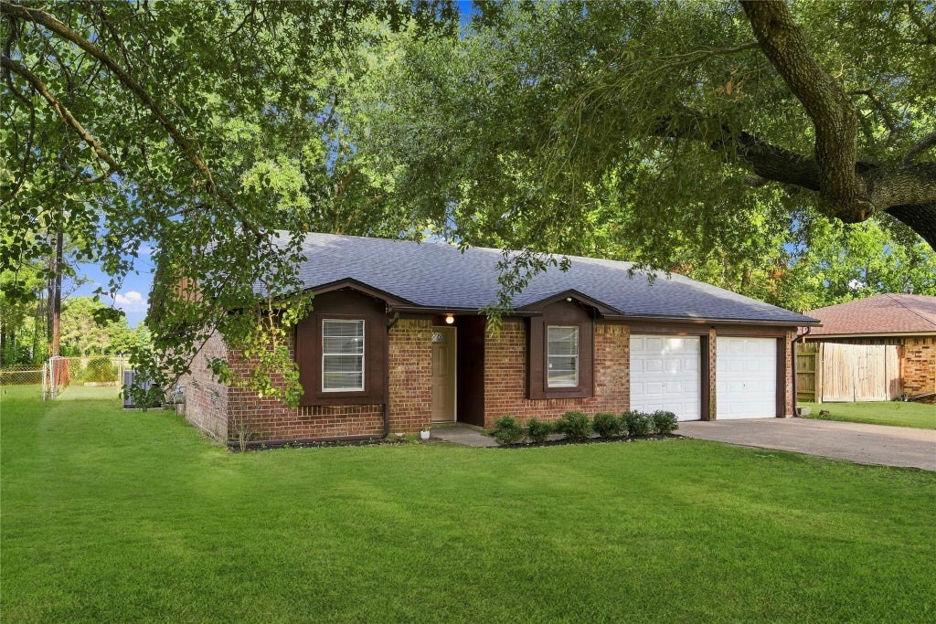 Photo of 426 Corley Drive, Highlands, TX 77562 (MLS # 86928253)