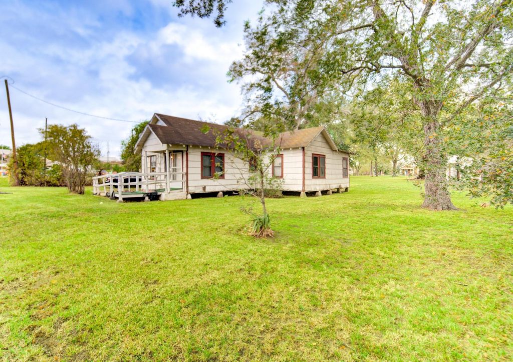 Photo of 8109 Main Street, Fulshear, TX 77441 (MLS # 39098834)