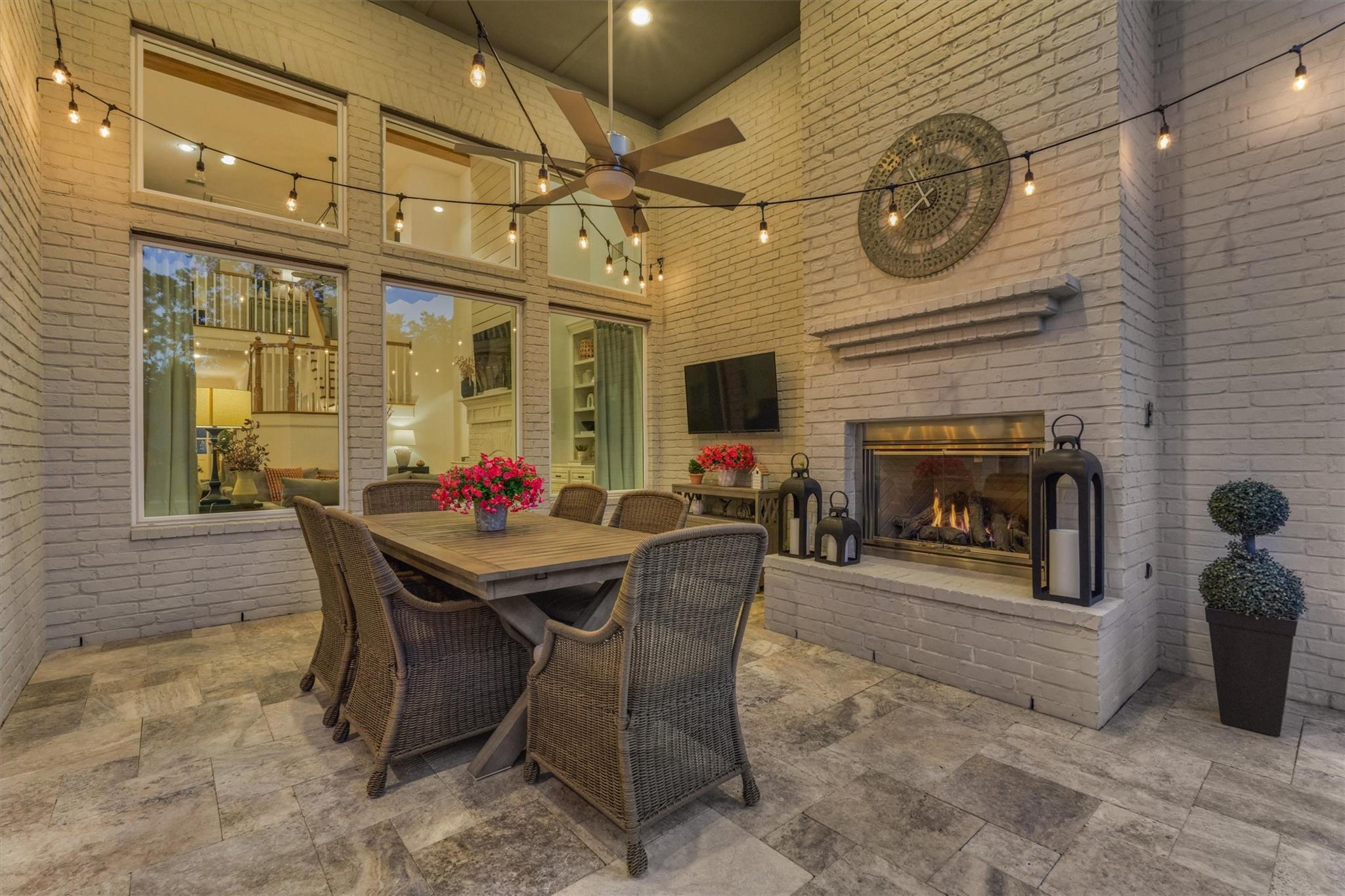 The Woodlands, Texas, 77389, United States, 5 Bedrooms Bedrooms, ,5 BathroomsBathrooms,Residential,Pending,2041474