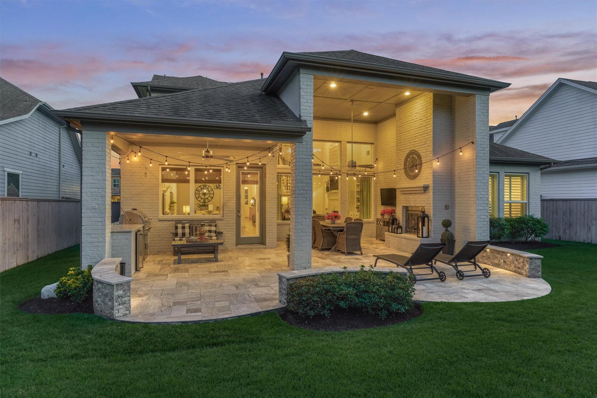 The Woodlands, Texas, 77389, United States, 5 Bedrooms Bedrooms, ,5 BathroomsBathrooms,Residential,Pending,2041474