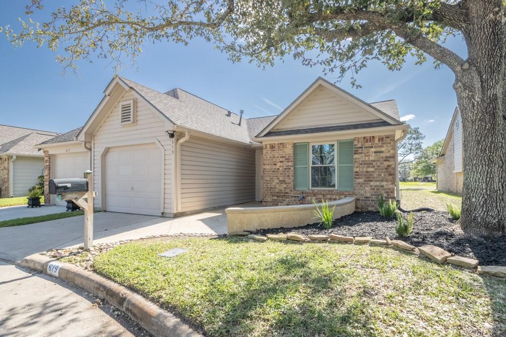 619 E Country Grove Circle