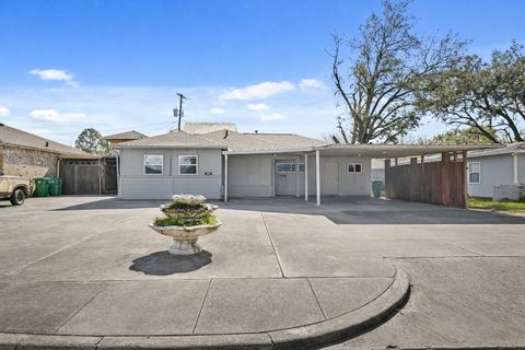 Photo of 605 West Avenue, Pasadena, TX 77502 (MLS # 51056501)