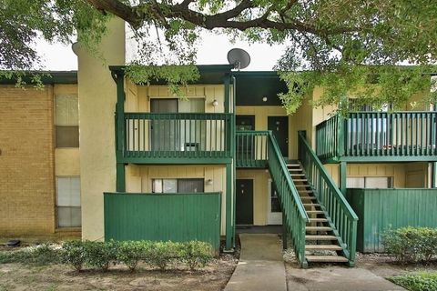 Photo of 1516 Bay Area Boulevard #L6, Houston, TX 77058 (MLS # 76948239)