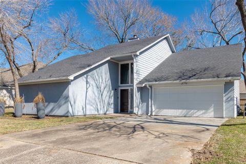 Photo of 19002 Walden Forest Drive, Humble, TX 77346 (MLS # 90398569) Photo of 19002 Walden Forest Drive, Humble, TX 77346 (MLS # 90398569)