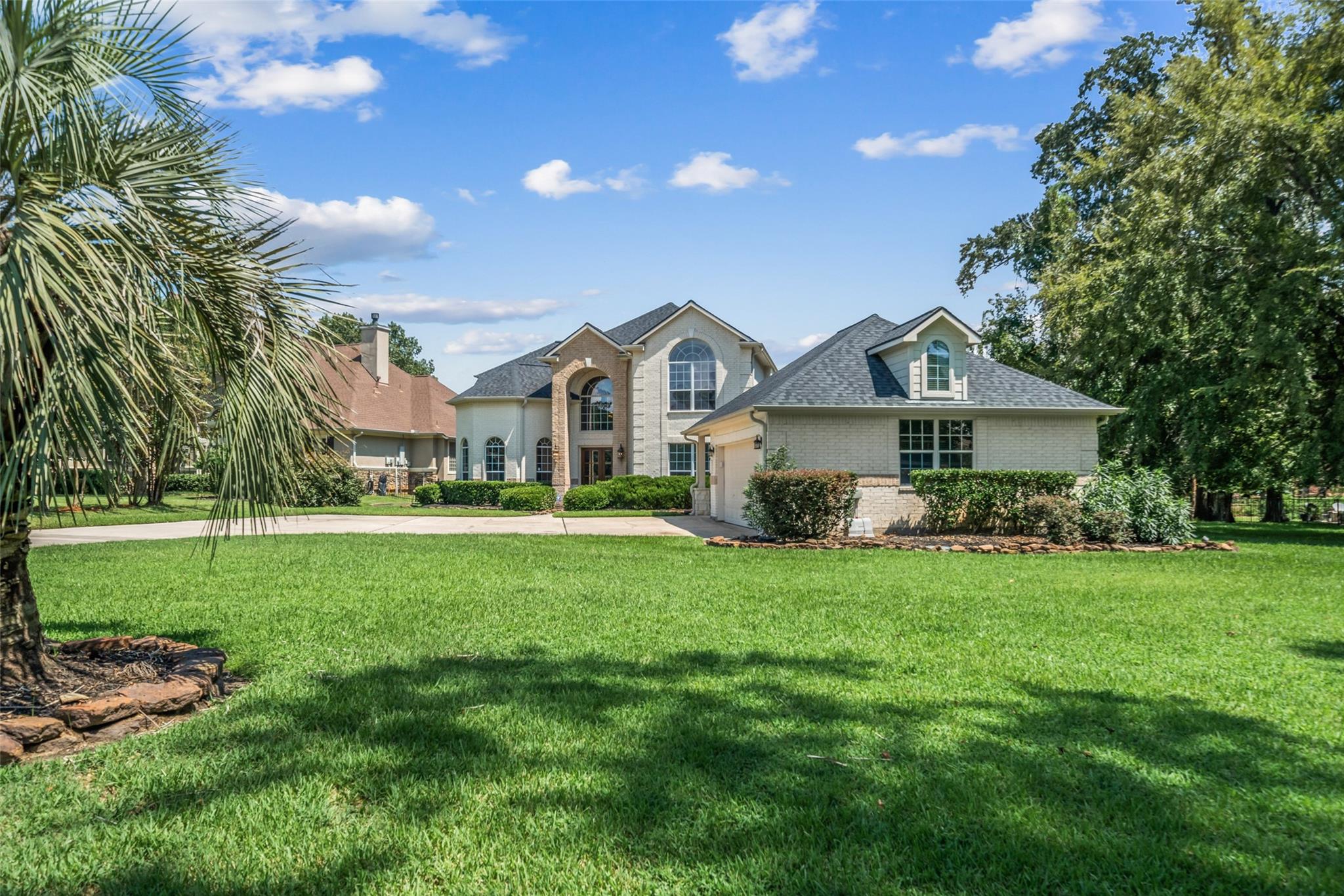 18911 Mystic Point
