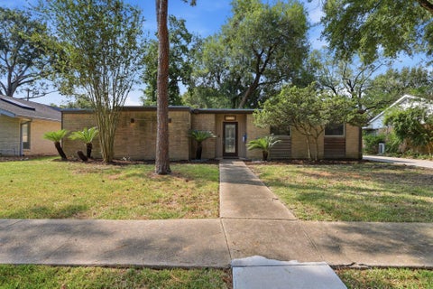 Photo of 5515 Braesvalley Drive, Houston, TX 77096 (MLS # 6491302)
