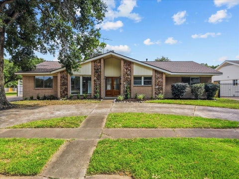 Photo of 5762 Birdwood Road, Houston, TX 77096 (MLS # 32357309)