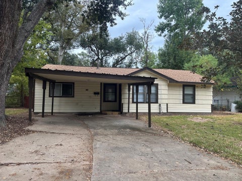 Photo of 215 Cypress Street, Lake Jackson, TX 77566 (MLS # 22532830)