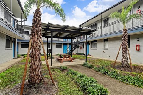 Photo of 405 Hawthorne Street #21, Houston, TX 77006 (MLS # 78950136)