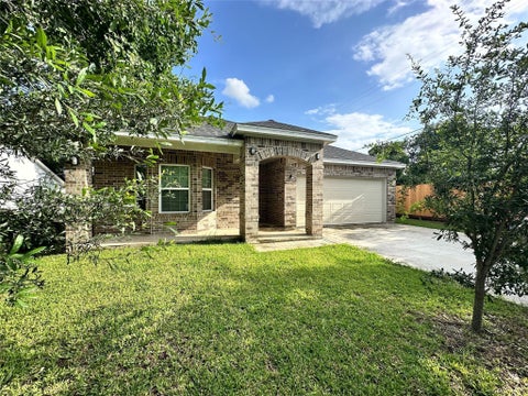 Photo of 304 Armstrong Street, Houston, TX 77029 (MLS # 61324436)