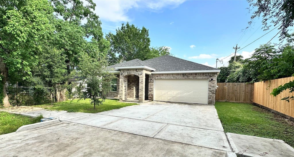 Photo of 304 Armstrong Street, Houston, TX 77029 (MLS # 61324436)