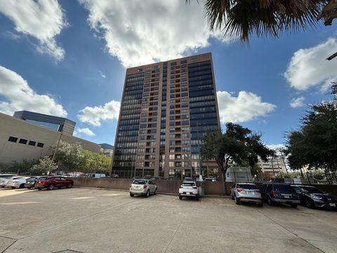 Photo of 5150 Hidalgo Street #1403, Houston, TX 77056 (MLS # 51079596)
