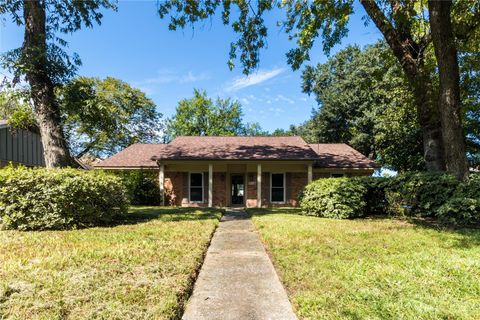 Photo of 5402 Sheraton Oaks Drive, Houston, TX 77091 (MLS # 90832628)