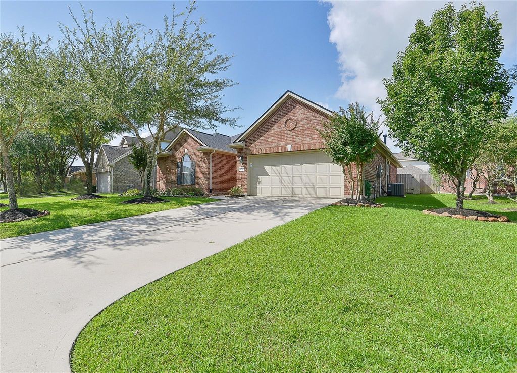 Photo of 20746 Oakhurst Creek Drive, Porter, TX 77365 (MLS # 46272844)