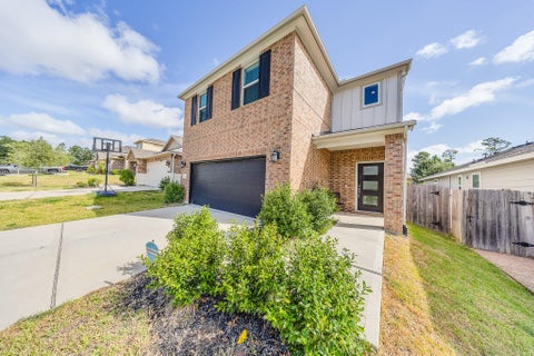 Photo of 18560 Meadow Point Lane, Conroe, TX 77316 (MLS # 42556065)