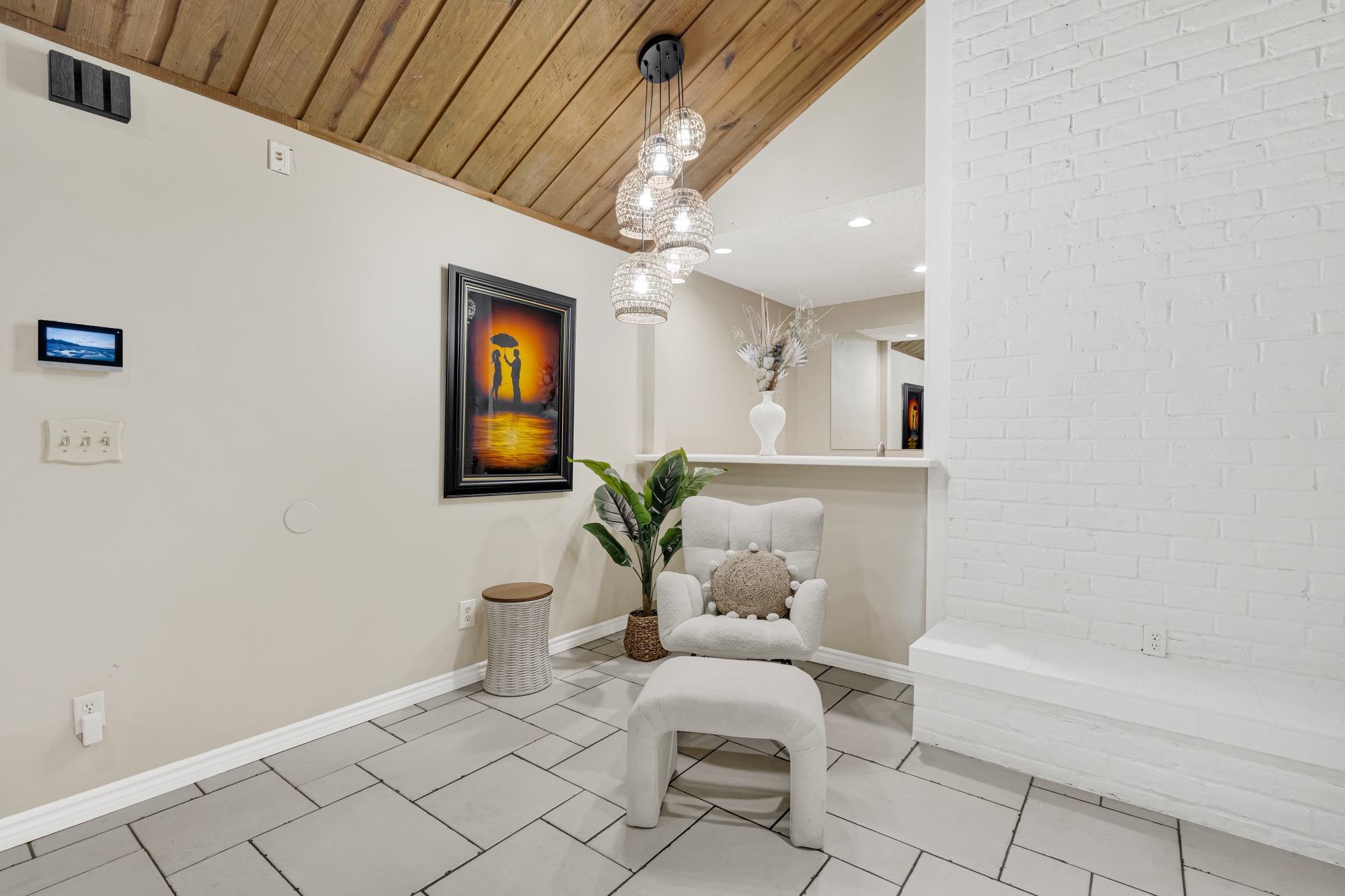 3123 Woodland Court