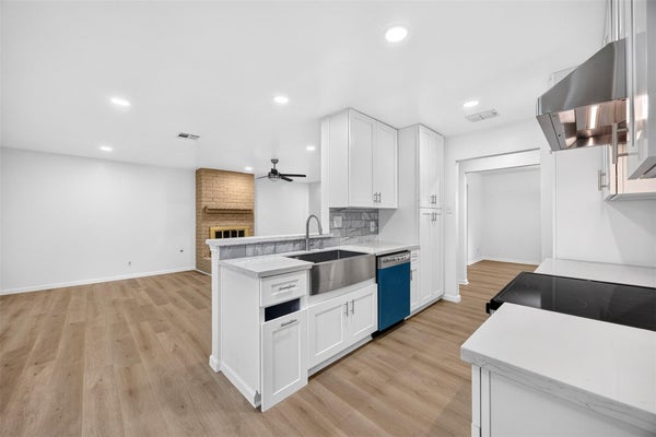 9231 SANDSTONE ST, HOUSTON, TX 77036 - Image 92eaaec1383355dc87d64da5e37eb5ad/3044477401