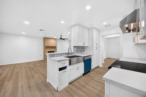 Photo of 9231 Sandstone Street, Houston, TX 77036 (MLS # 30567026)