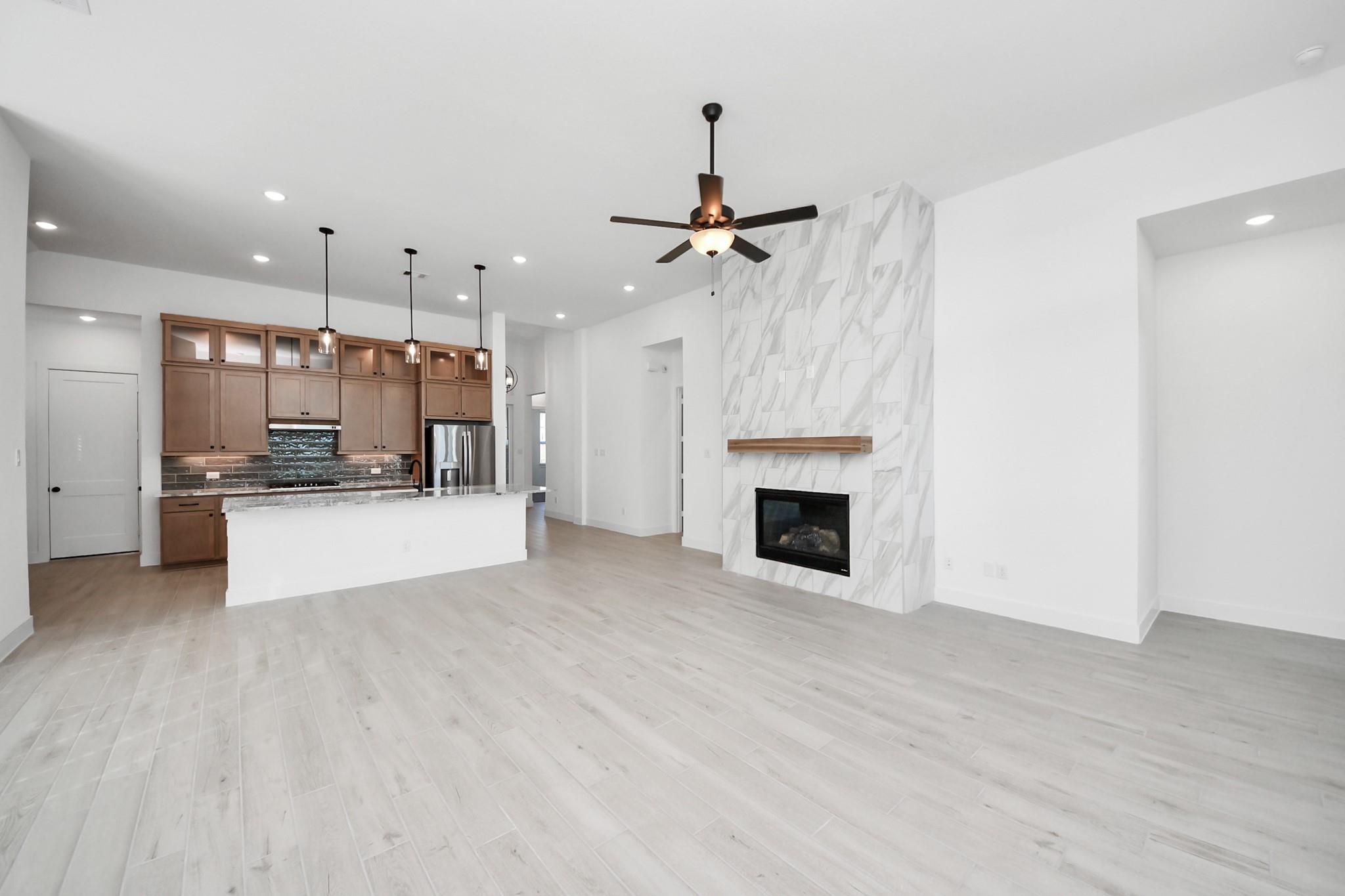 9514 Chateau Hill