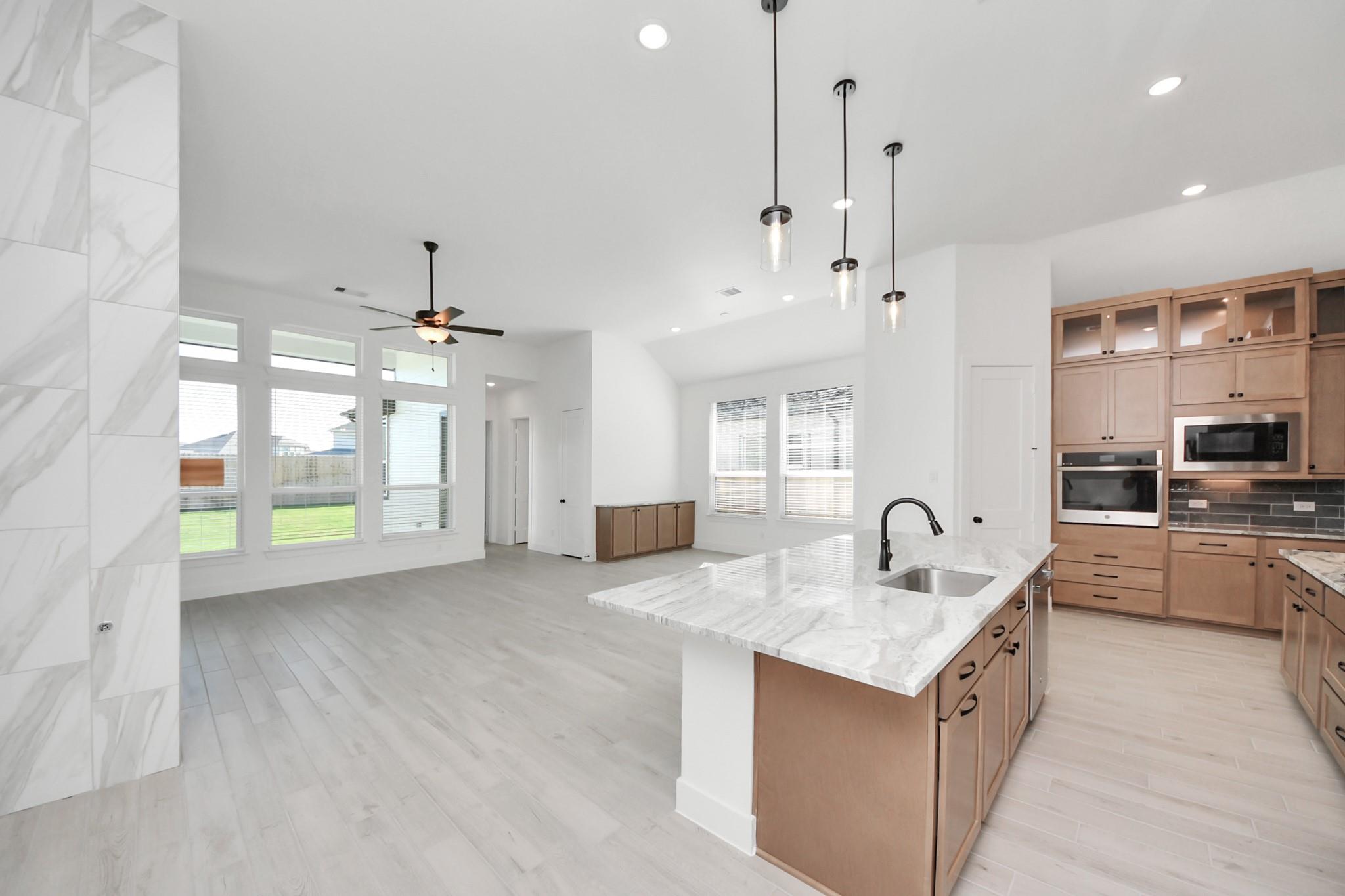 9514 Chateau Hill