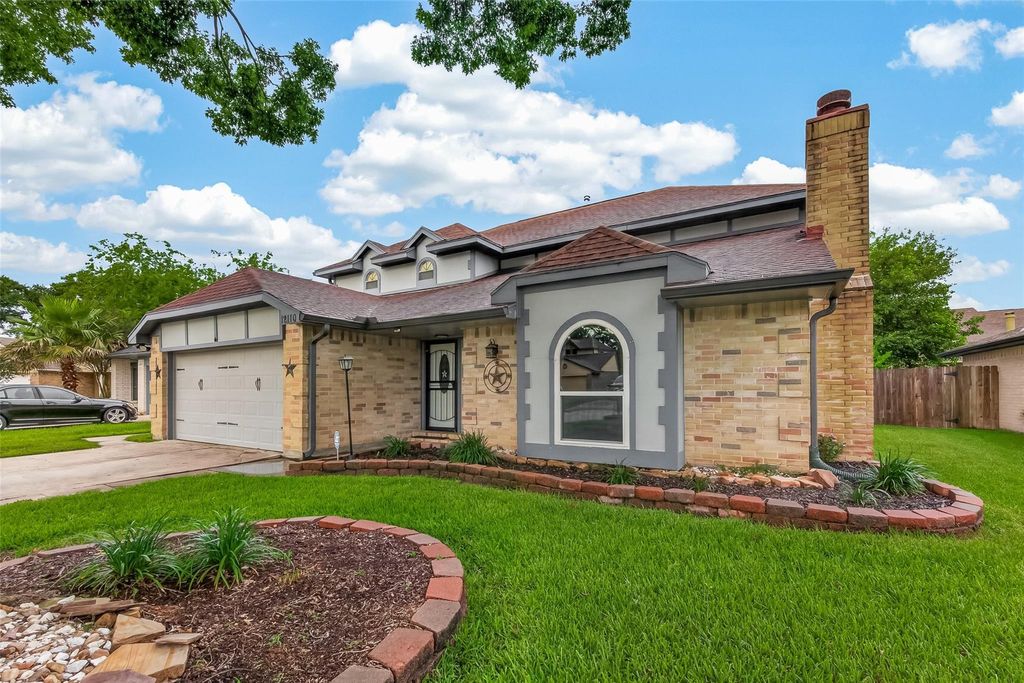 Photo of 12110 Essenbruk Drive, Houston, TX 77066 (MLS # 42202948)