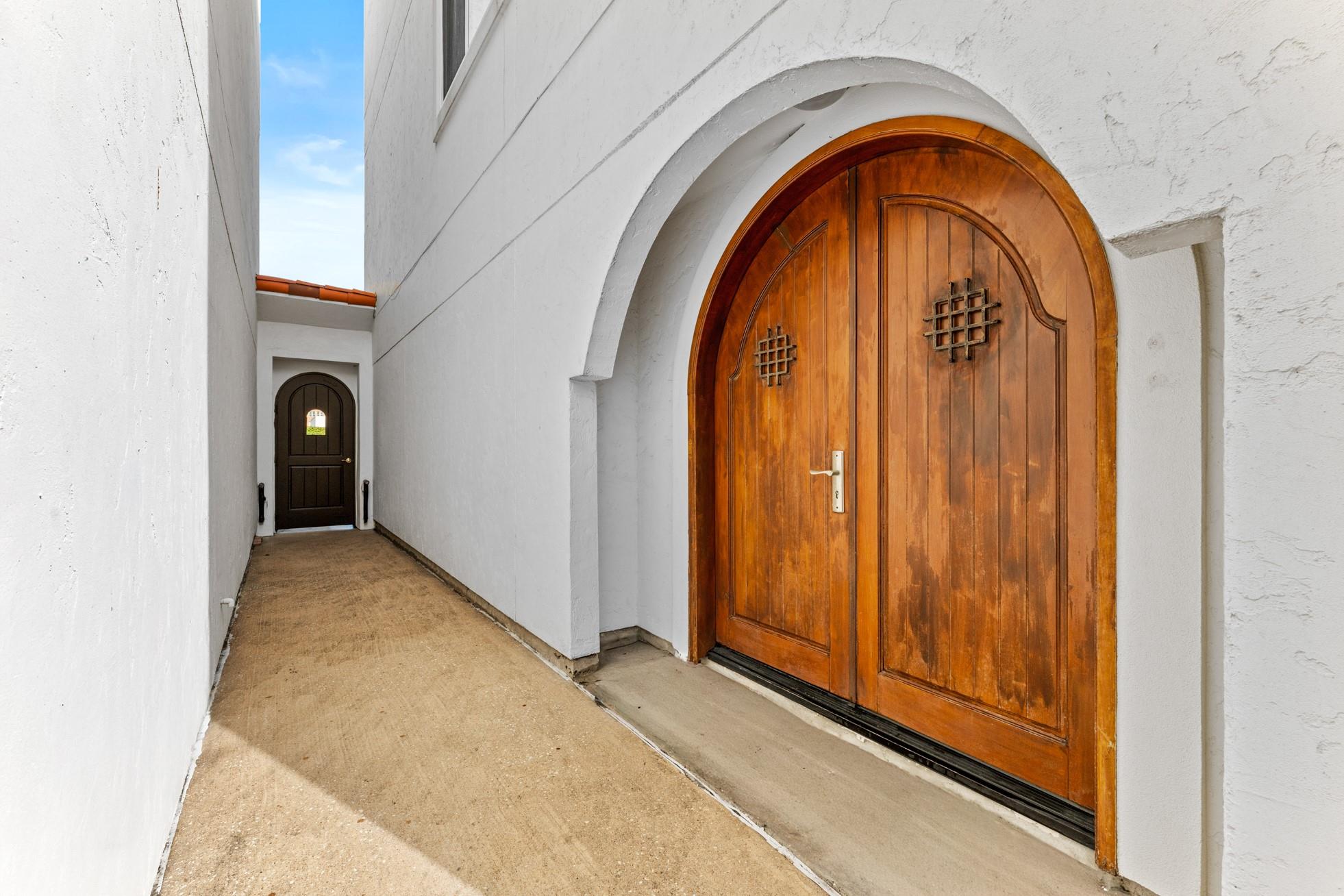 6016 Kirby Drive