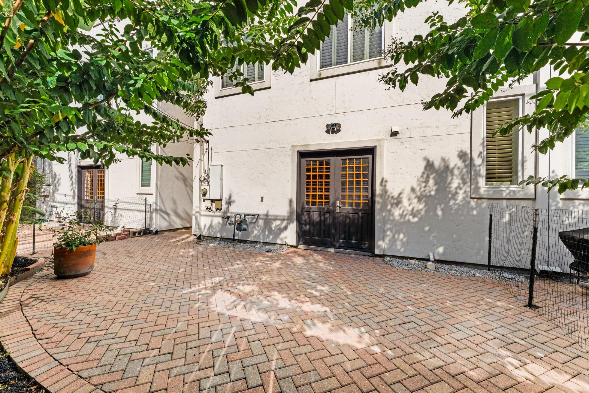 6016 Kirby Drive