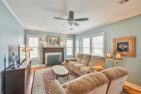Photo of 802 S Day Street, Brenham, TX 77833 (MLS # 83335690) Photo of 802 S Day Street, Brenham, TX 77833 (MLS # 83335690)
