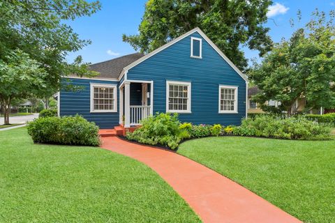 Photo of 1102 Winston Street, Houston, TX 77009 (MLS # 39994610)