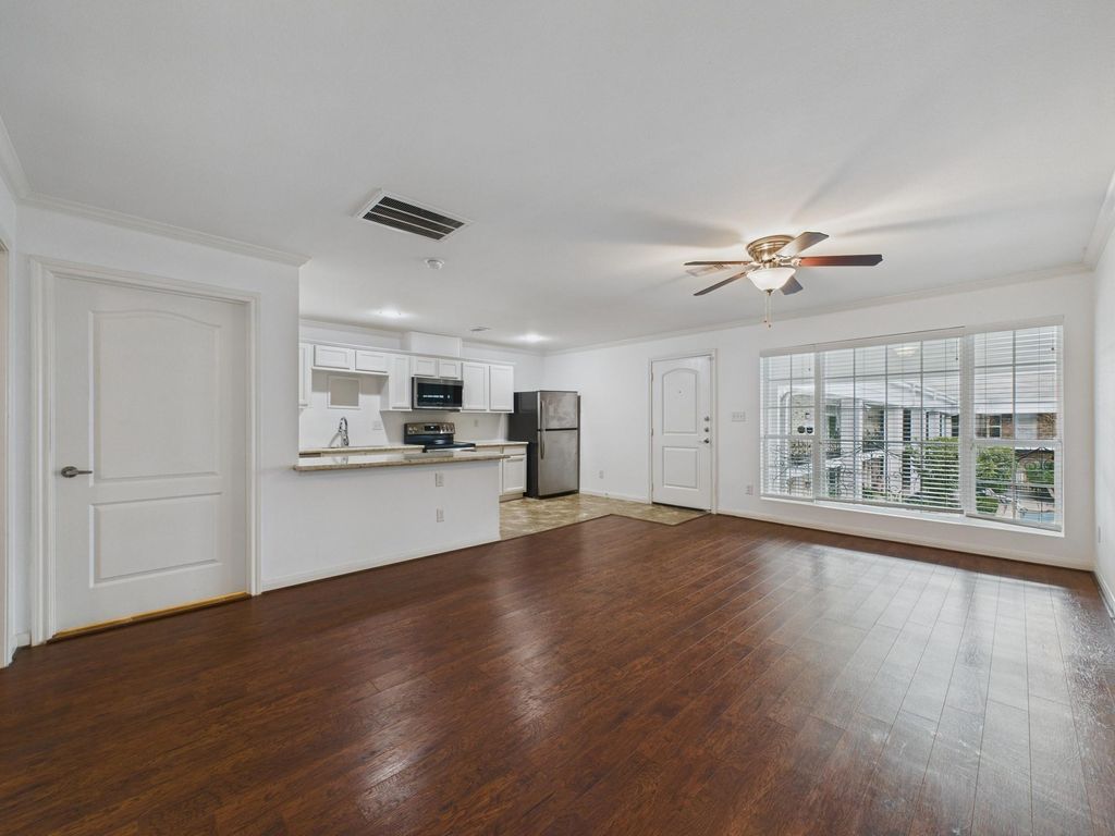 Photo of 5333 Richmond Avenue #20, Houston, TX 77056 (MLS # 57241468)