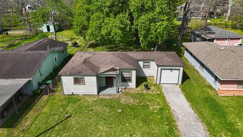 Photo of 4109 Woolworth Street, Houston, TX 77026 (MLS # 84224437)