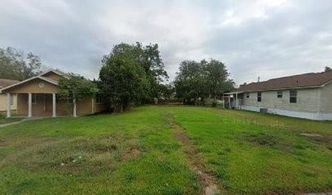 Photo of 2008 Thomas Boulevard, Port Arthur, TX 77640 (MLS # 45997003)