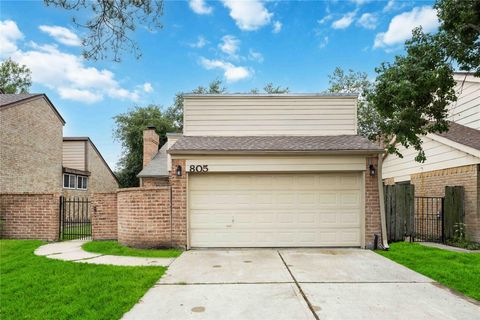 Photo of 805 Chateau Place, Richmond, TX 77469 (MLS # 33517639)