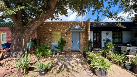 Photo of 1405 Shadowdale Drive #12, Houston, TX 77043 (MLS # 56730126)